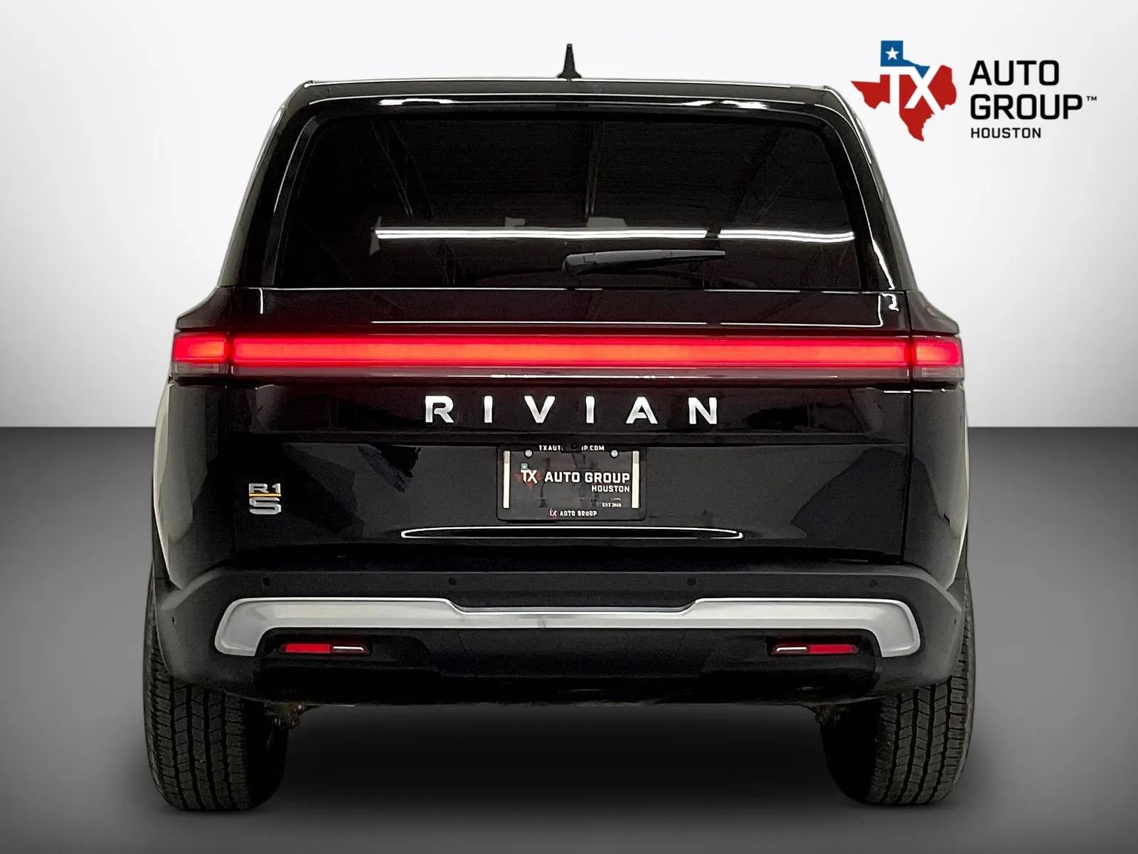 Used 2023 Rivian R1S Adventure Quad AWD/4WD image 7