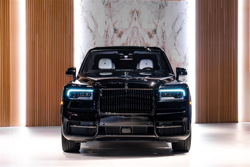 Used 2023 Rolls-Royce Cullinan Black Badge w/ Dark Exterior Package AWD/4WD image 3