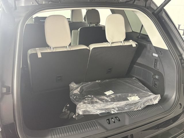 New 2026 Lincoln Aviator 2WD w/ Jet Appearance Package image 16