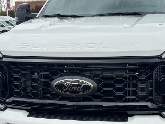 New 2026 Ford F350 Lariat w/ Black Appearance Package image 5