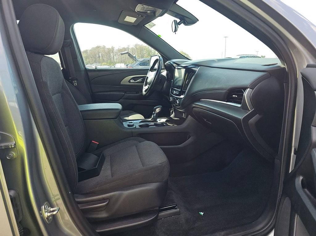 Used 2023 Chevrolet Traverse LT image 10