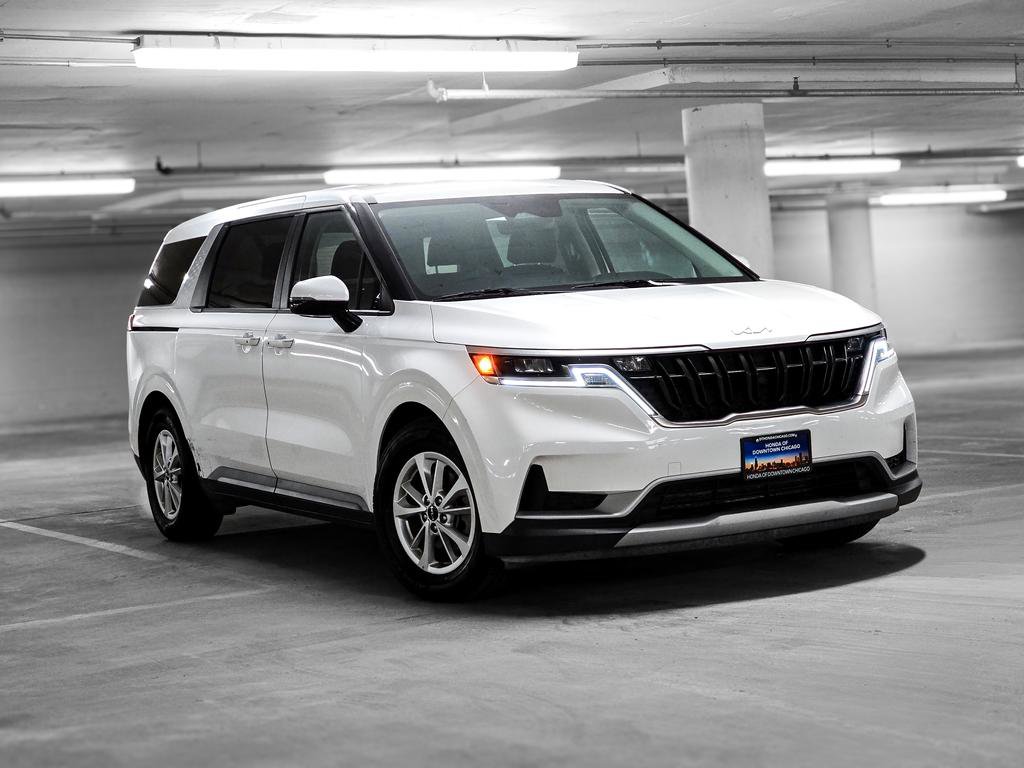 Used 2024 Kia Carnival LX image 4