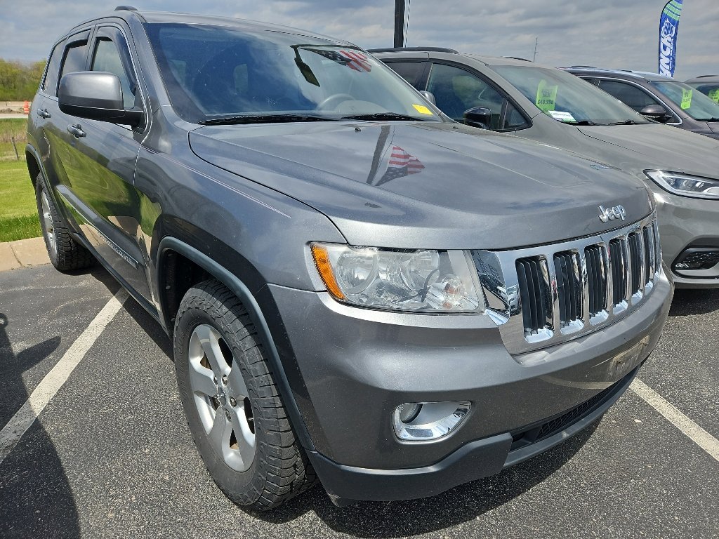 Used 2011 Jeep Grand Cherokee Laredo AWD/4WD image 3