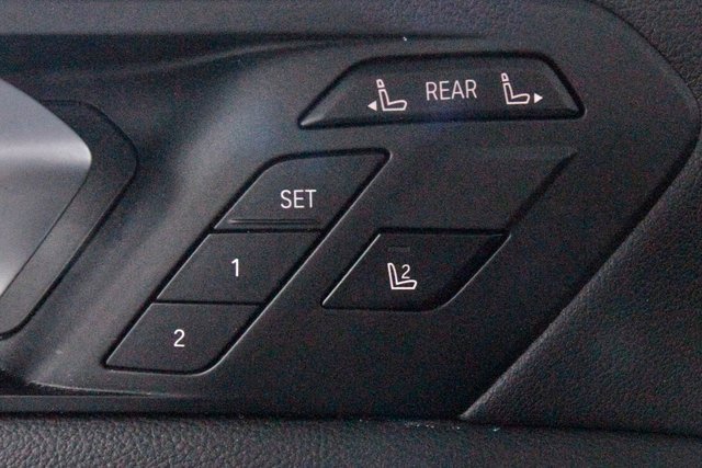 Used 2020 BMW X7 xDrive40i w/ Cold Weather Package image 21