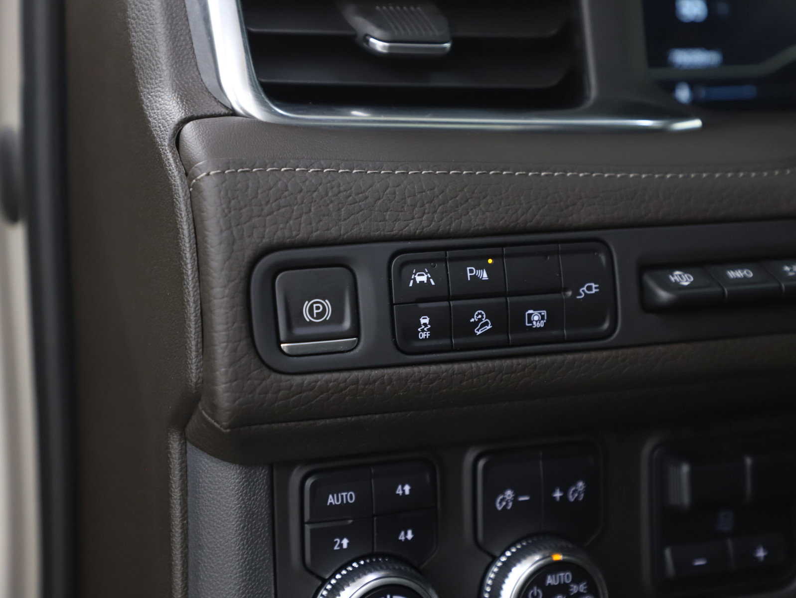 Used 2022 GMC Yukon XL Denali w/ Denali Ultimate Package image 31