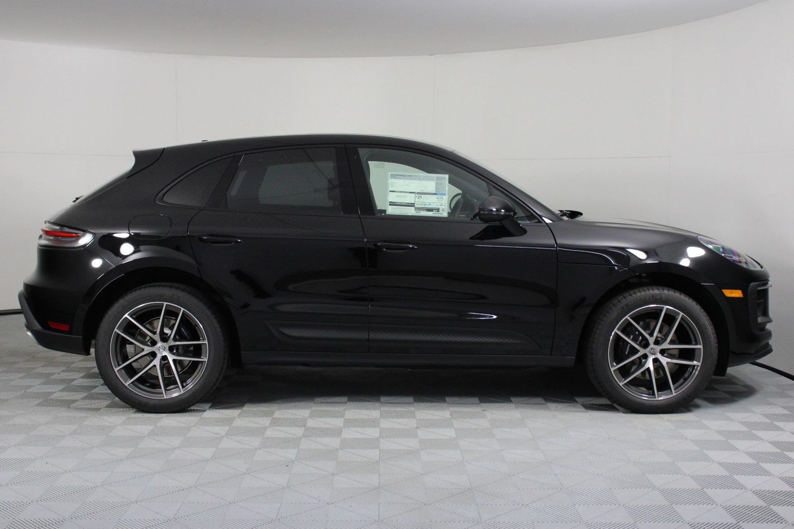 New 2026 Porsche Macan AWD/4WD image 8