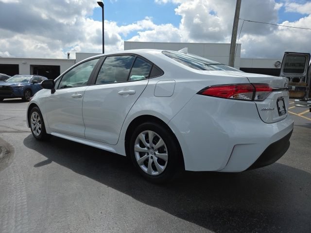 Used 2026 Toyota Corolla LE FWD image 5