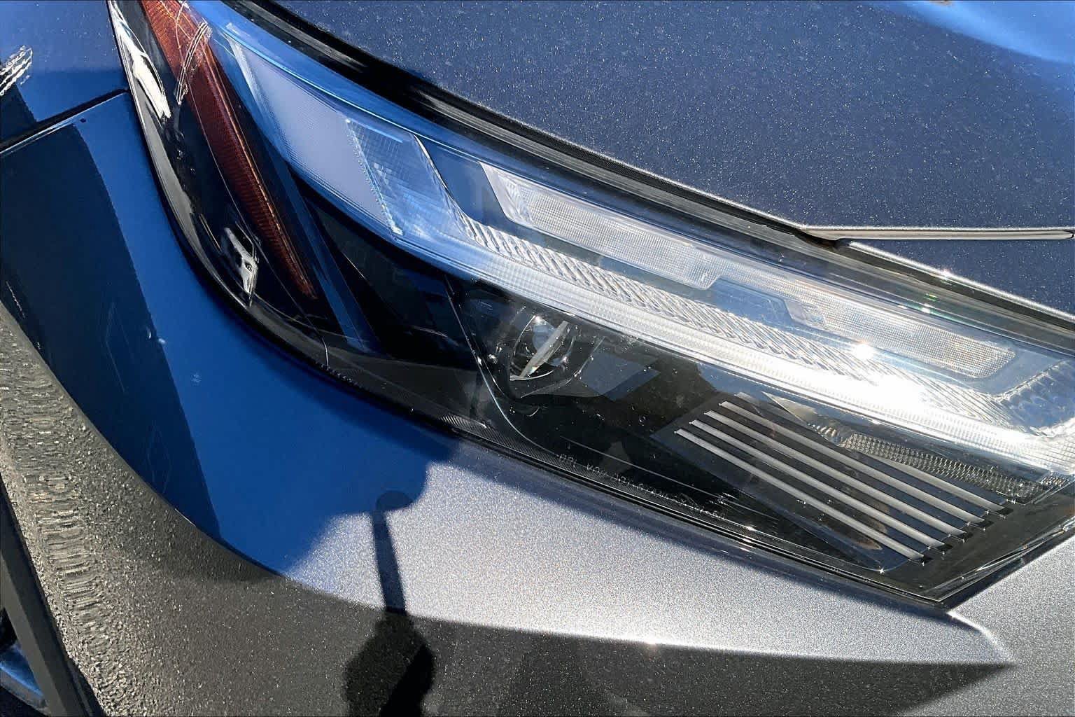 Used 2022 Toyota RAV4 Limited AWD/4WD image 28