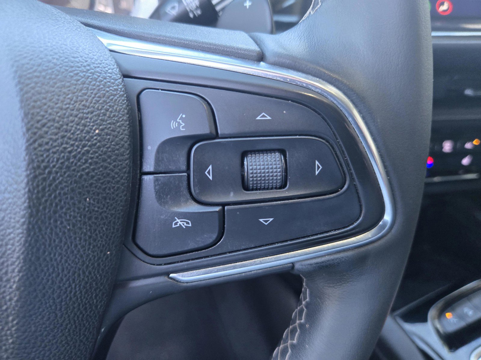 Used 2021 Buick Envision Essence w/ Technology Package I image 22