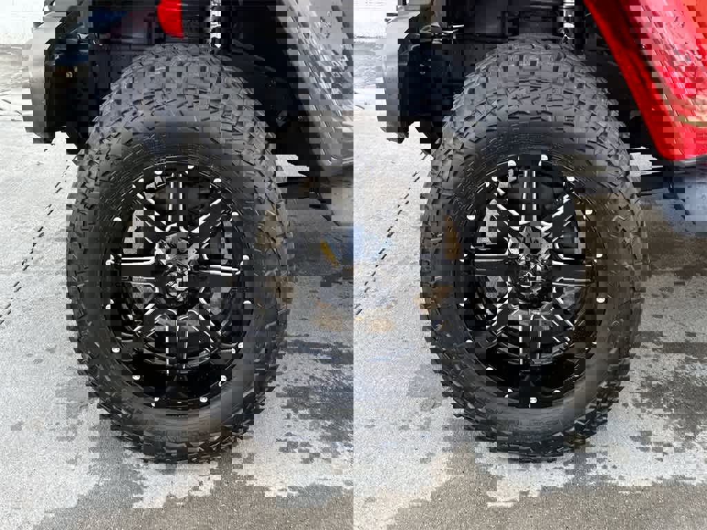 Used 2018 Jeep Wrangler Unlimited Sahara image 9