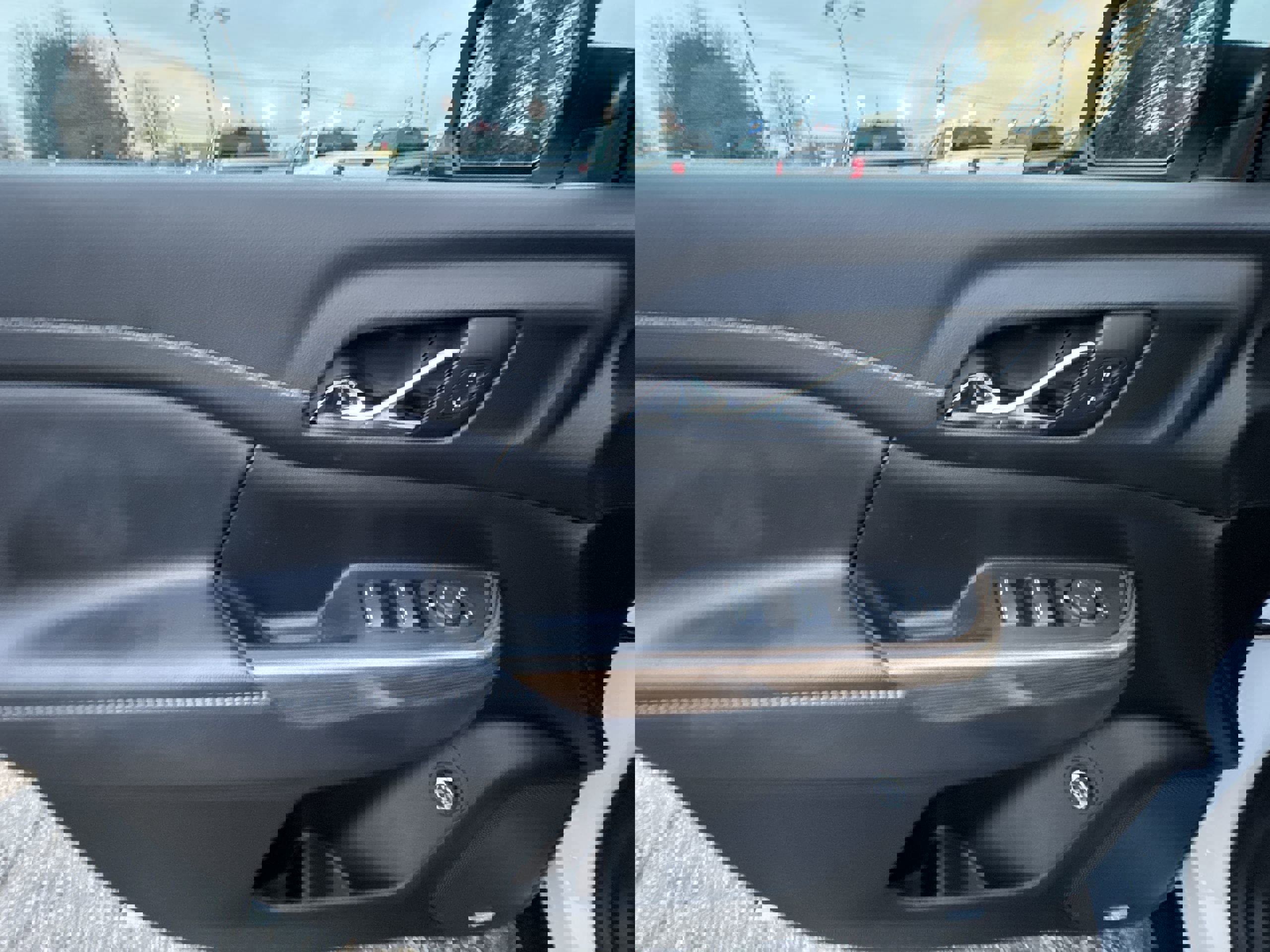 Used 2023 GMC Acadia SLE w/ Driver Convenience Package image 24