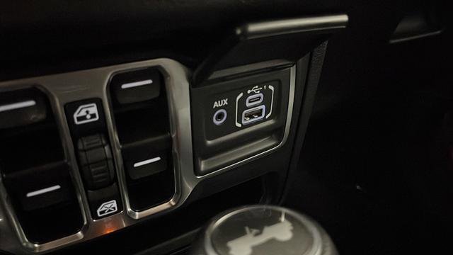 Used 2024 Jeep Wrangler Sport S image 30