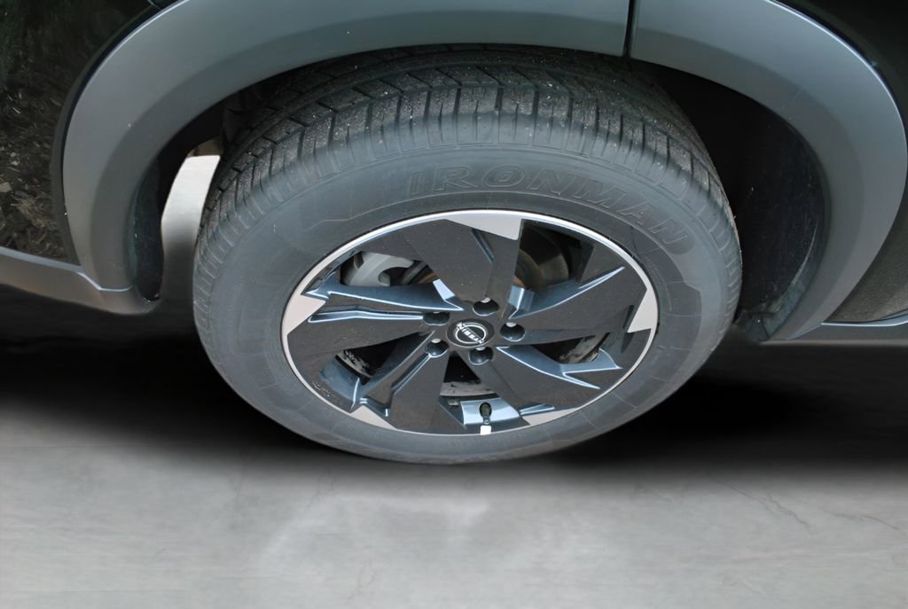 Used 2025 Nissan Rogue SV AWD/4WD image 29