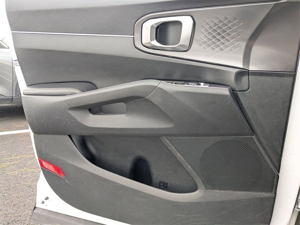 Used 2024 Kia Sorento S image 16