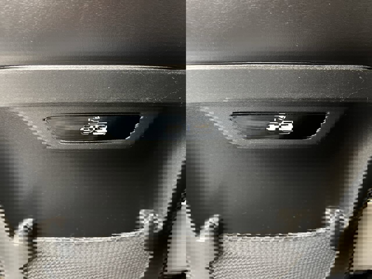 Used 2023 Chrysler Pacifica Touring-L image 11