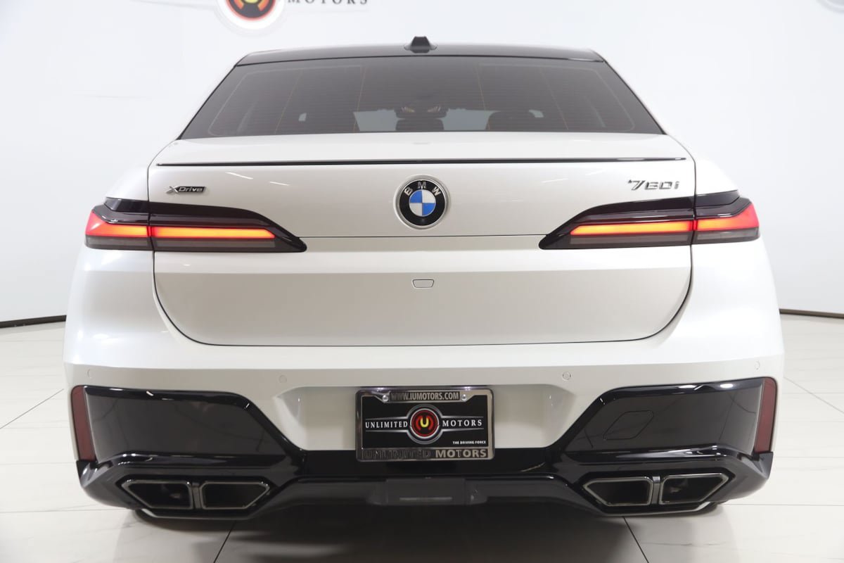 Used 2025 BMW 760i xDrive AWD/4WD image 69