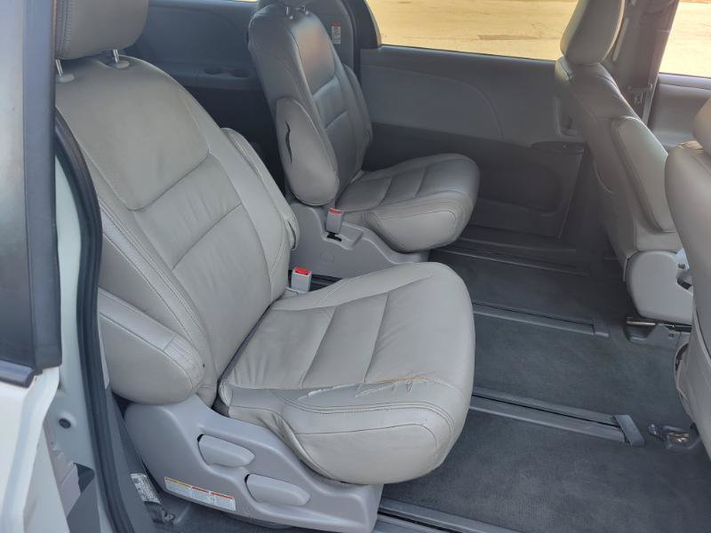 Used 2020 Toyota Sienna L FWD image 14