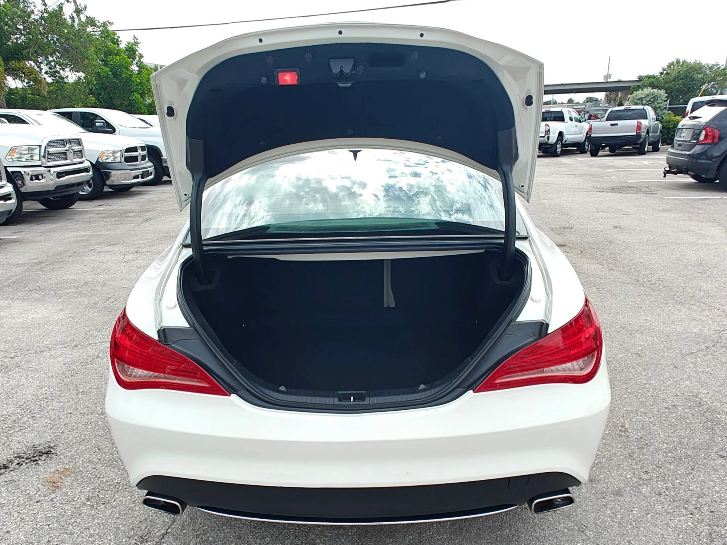 Used 2014 Mercedes-Benz CLA 250 image 9