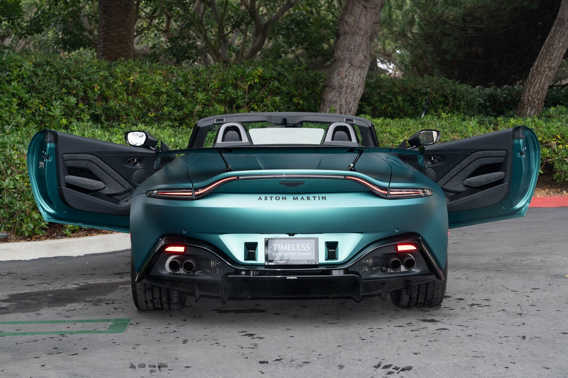 Used 2023 Aston Martin V8 Vantage Roadster image 8