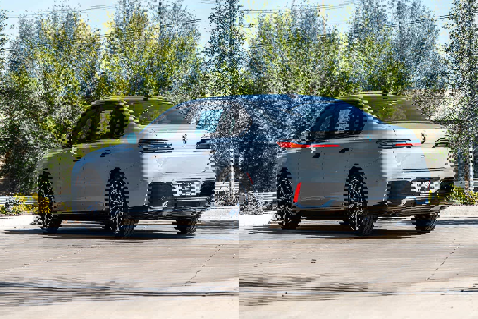 Used 2025 BMW 740i image 2