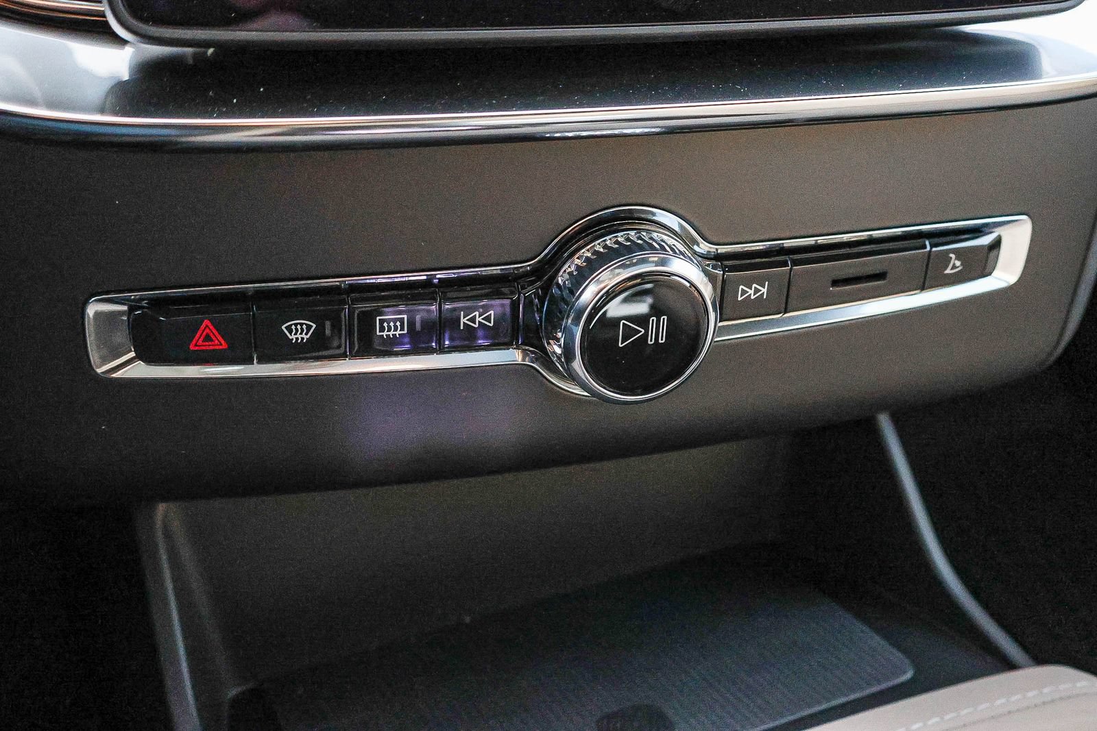New 2026 Volvo XC90 T8 Plus w/ Protection Package AWD/4WD image 34