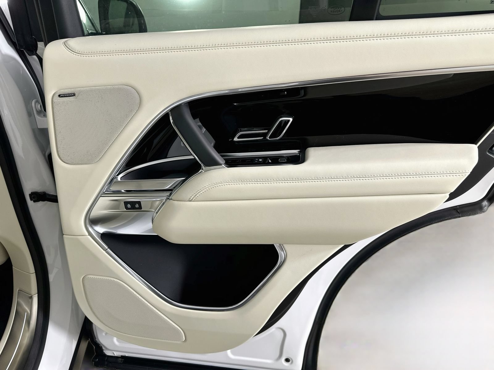 New 2026 Land Rover Range Rover SE AWD/4WD image 40