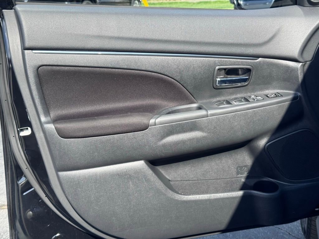 Used 2025 Mitsubishi Outlander Sport ES image 19