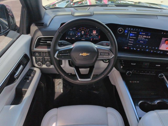 Used 2025 Chevrolet Suburban Premier AWD/4WD image 15
