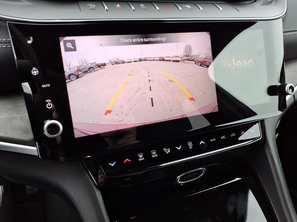 New 2026 Jeep Grand Cherokee Altitude image 17