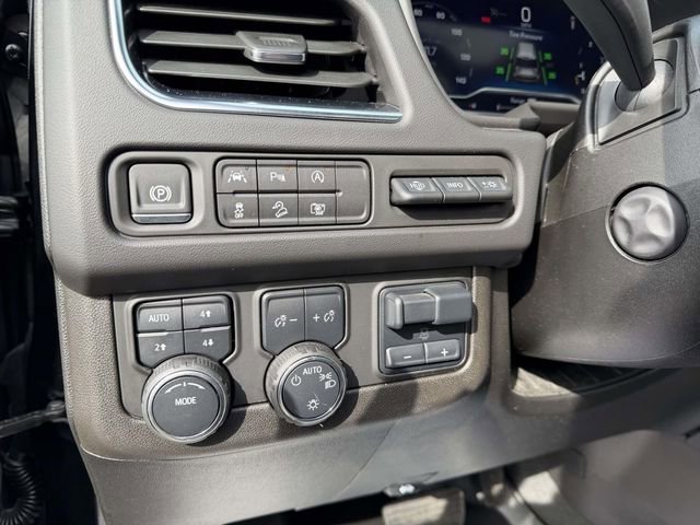 Used 2024 Chevrolet Suburban Premier AWD/4WD image 20