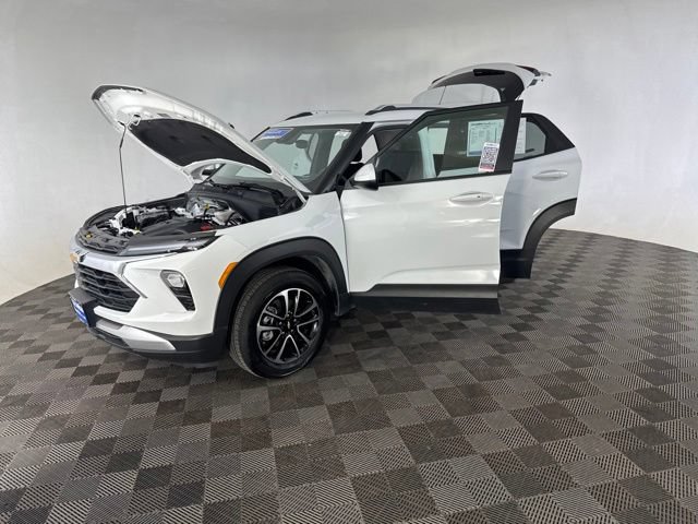 Used 2025 Chevrolet TrailBlazer LT AWD/4WD image 12