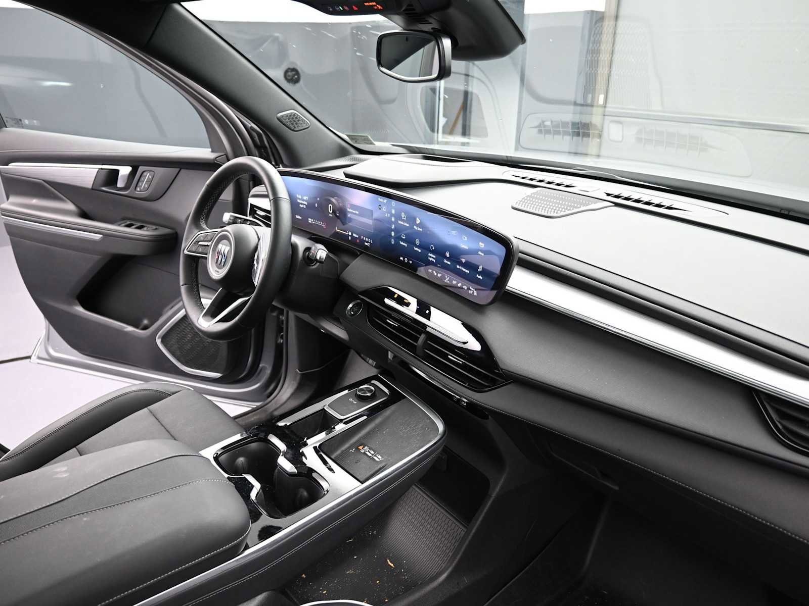 Used 2025 Buick Enclave Preferred w/ Power Package image 32