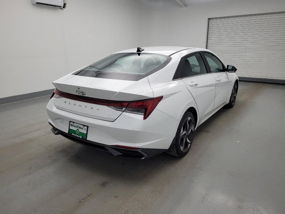 Used 2022 Hyundai Elantra SEL w/ Convenience + Premium Package FWD image 9