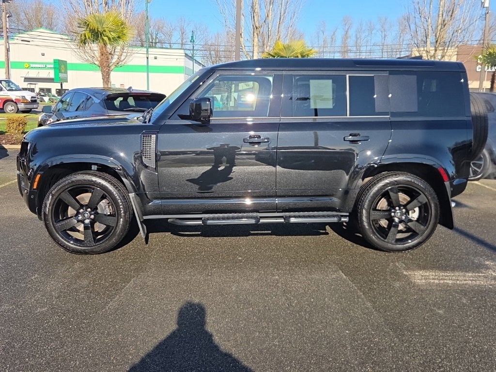 Used 2025 Land Rover Defender 110 X-Dynamic SE image 2