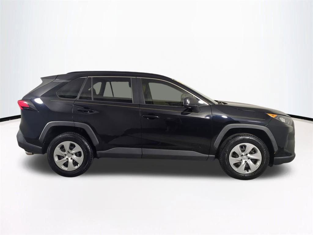 Used 2019 Toyota RAV4 LE image 4