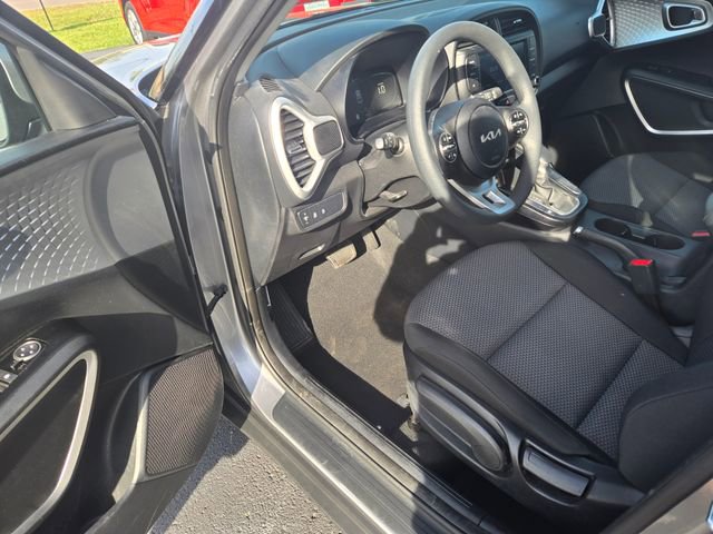 Used 2025 Kia Soul LX image 4