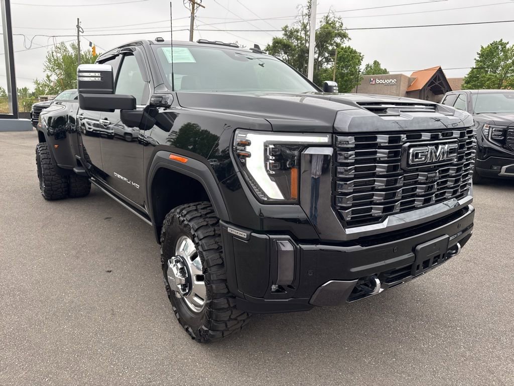 Used 2024 GMC Sierra 3500 Denali Ultimate AWD/4WD image 7
