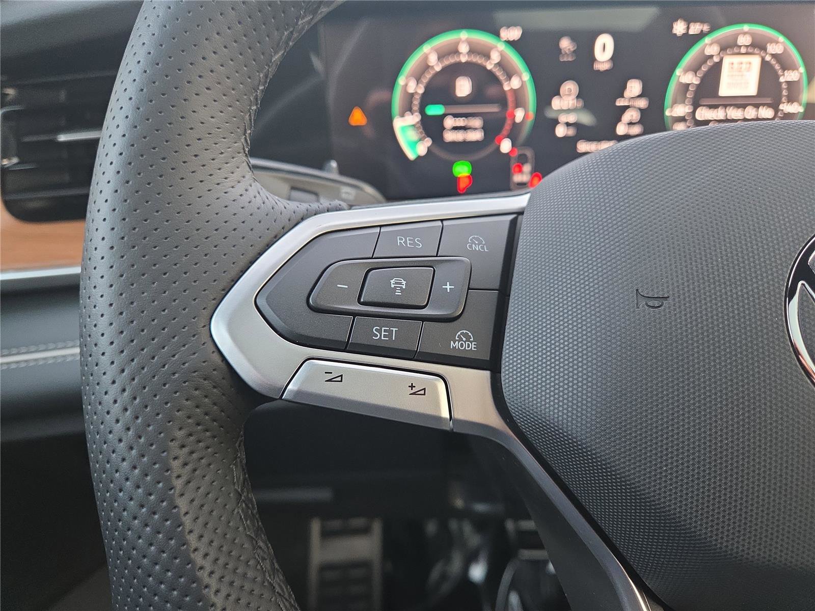 New 2026 Volkswagen Tiguan SEL R-Line image 16