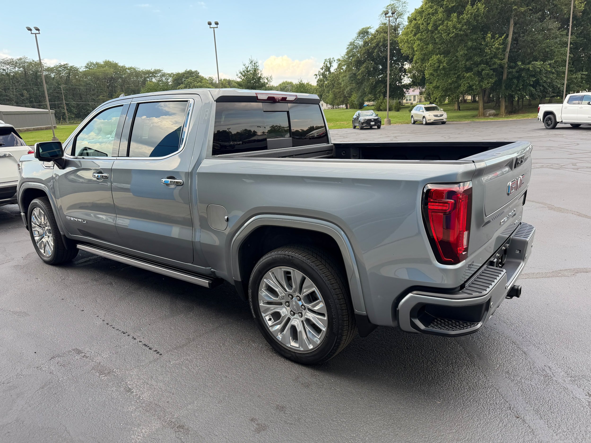 Used 2024 GMC Sierra 1500 Denali w/ Technology Package AWD/4WD image 10