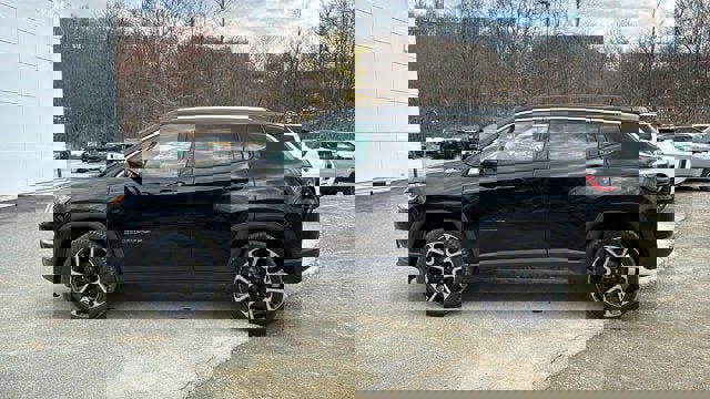 Used 2018 Jeep Compass Limited w/ Navigation Group image 4