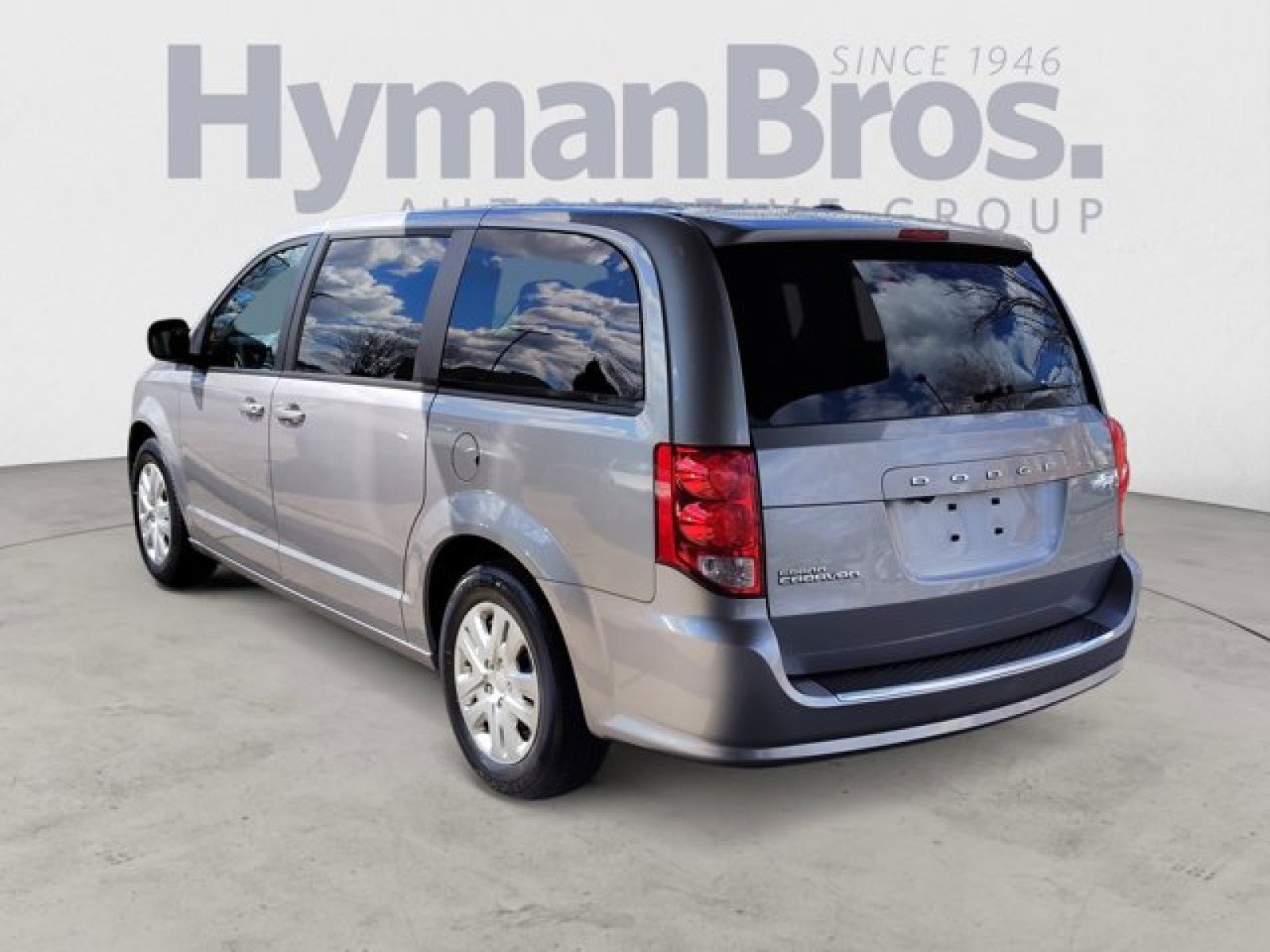 Used 2018 Dodge Grand Caravan SE w/ UConnect Hands-Free Group FWD image 5