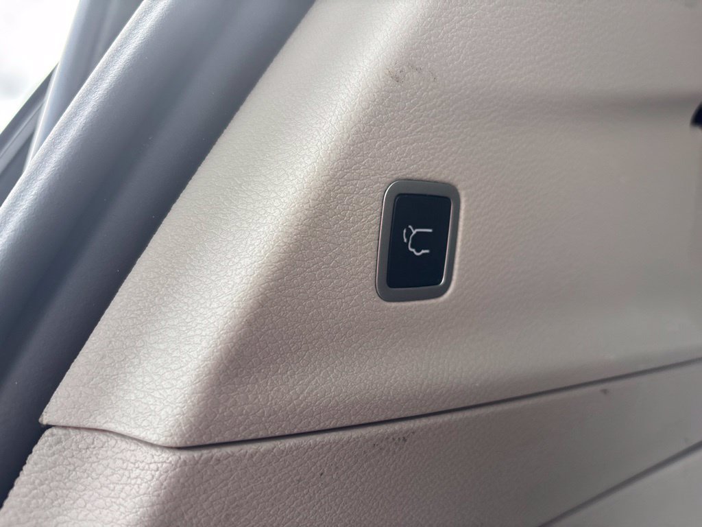 Used 2023 Chrysler Pacifica Touring-L AWD/4WD image 33