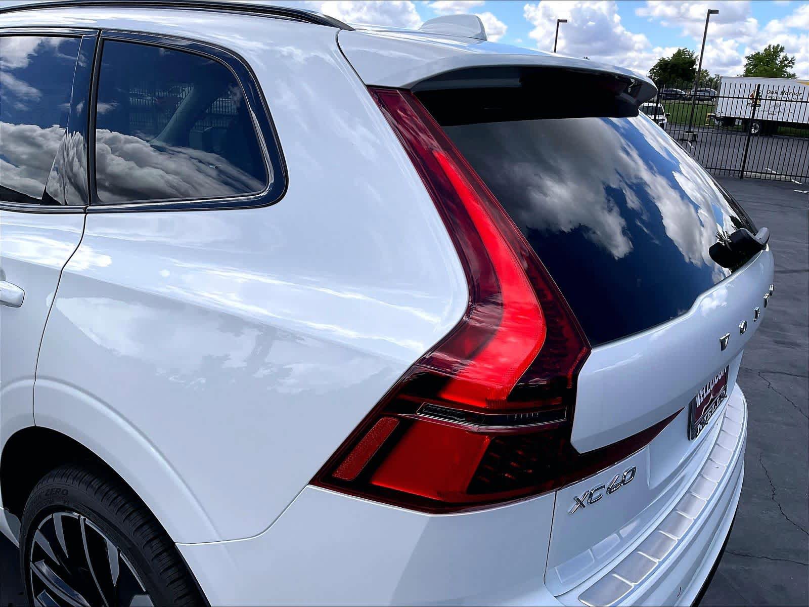 New 2026 Volvo XC60 T8 Ultra w/ Climate Package PRO AWD/4WD image 25
