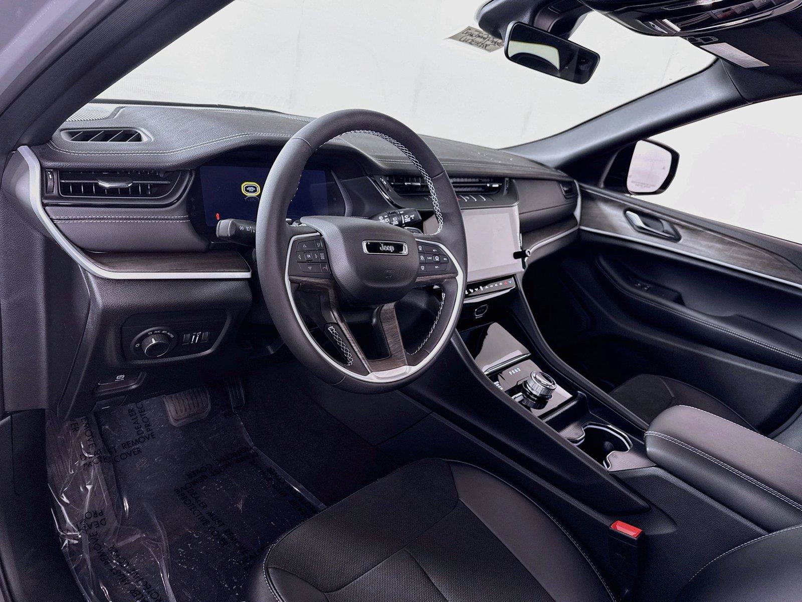 New 2027 Jeep Grand Cherokee 4WD image 3