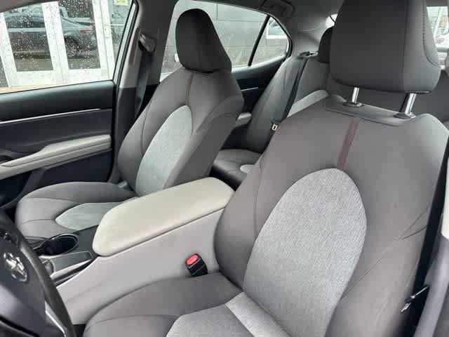 Used 2019 Toyota Camry LE FWD image 4