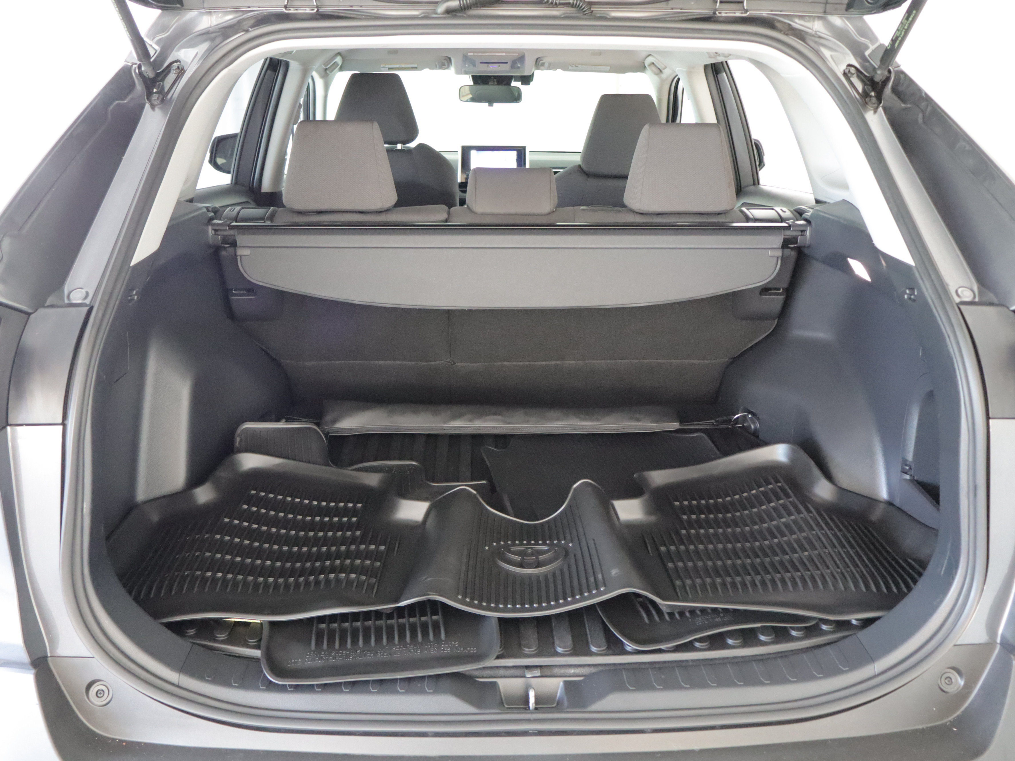 Used 2025 Toyota RAV4 XLE w/ Weather Package AWD/4WD image 20