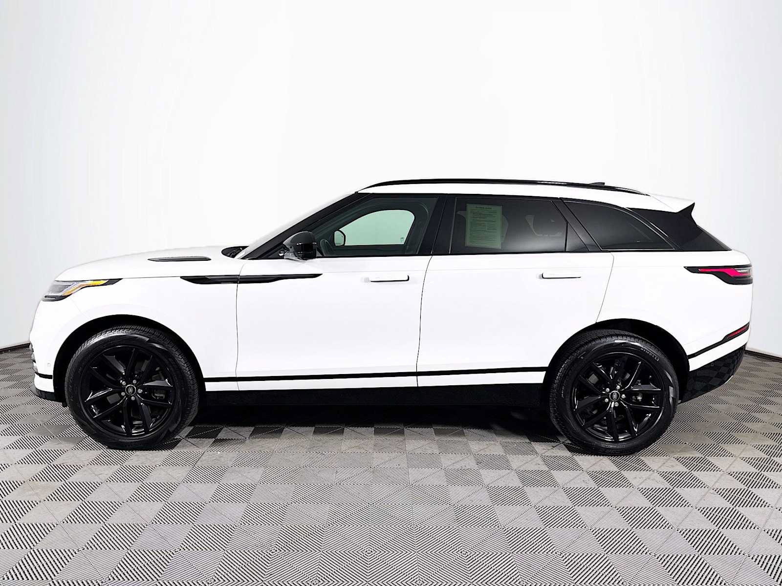 Used 2026 Land Rover Range Rover Velar Dynamic SE AWD/4WD image 8