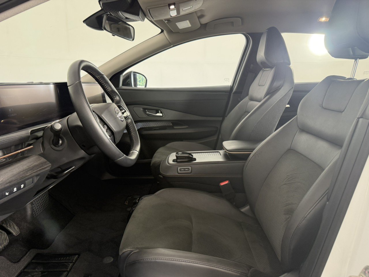 Used 2023 Nissan Ariya FWD image 15