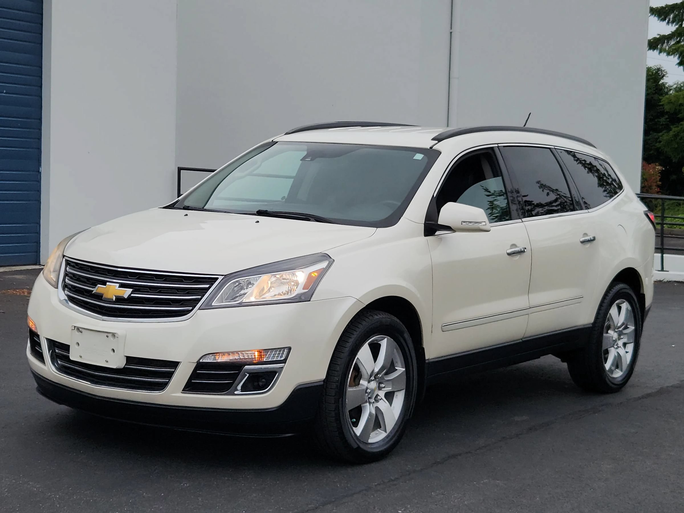 Used 2014 Chevrolet Traverse LTZ FWD image 1