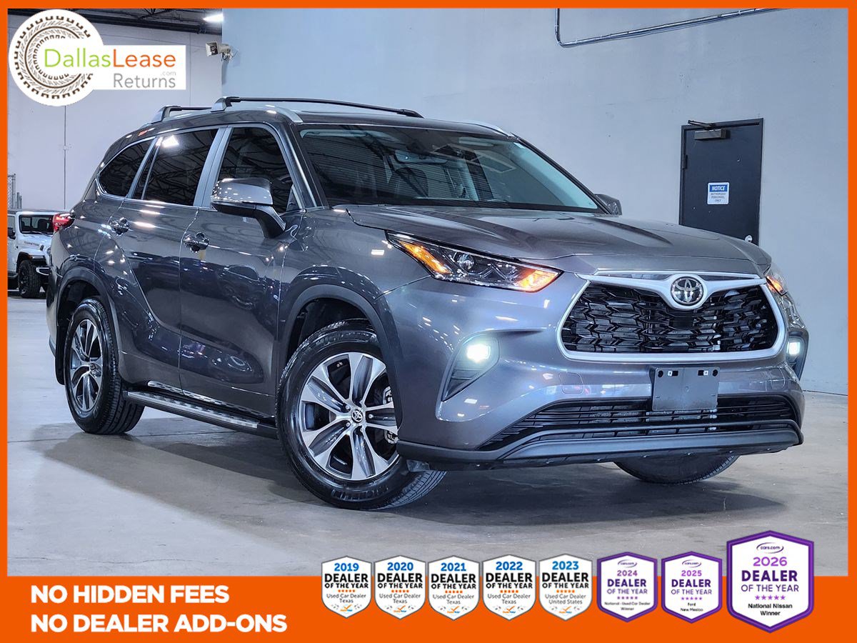 Used 2024 Toyota Highlander XLE FWD image 1